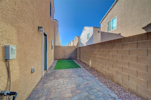 6946 Graceful Cloud Avenue, Henderson, NV 89011