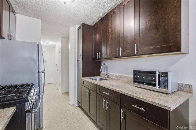 920 Metcalf Avenue 19A, Bronx, NY 10473
