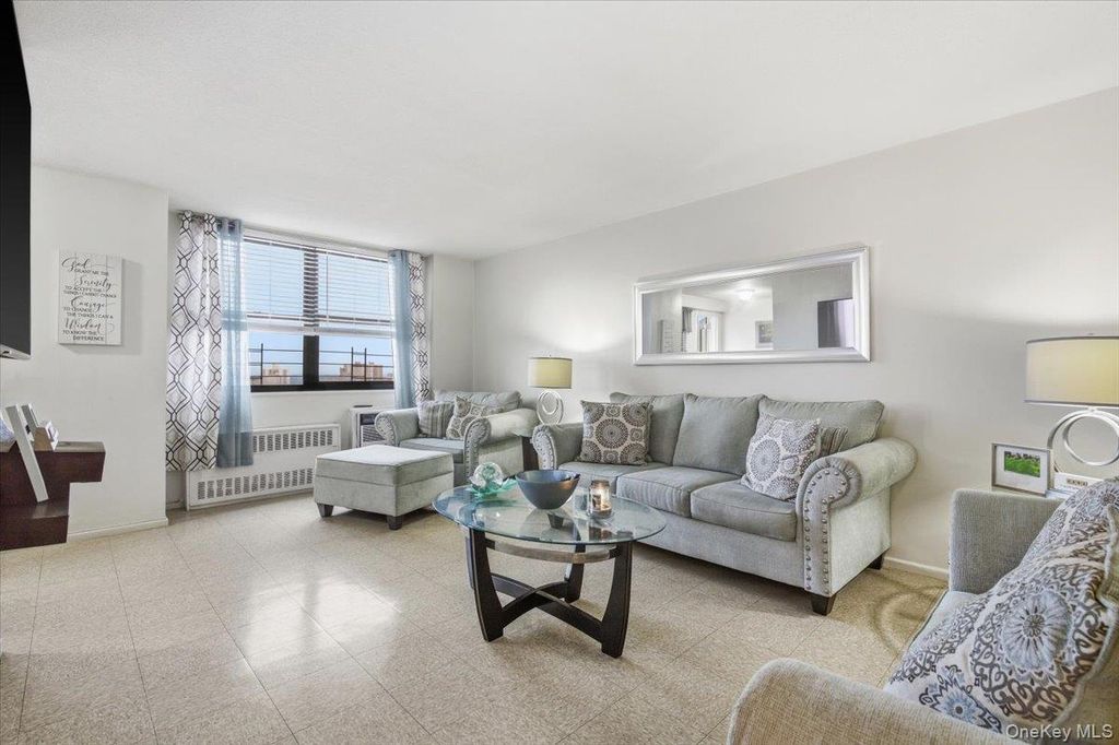 920 Metcalf Avenue 19A, Bronx, NY 10473 — photo 2