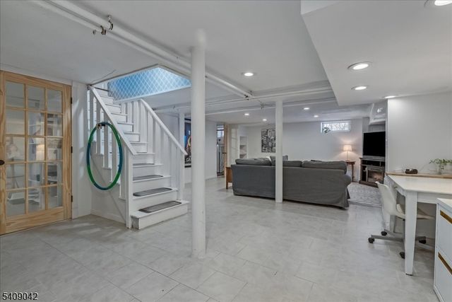 33 Warren Ct, South Orange Village Twp., NJ 07079