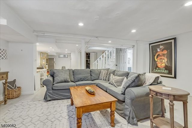 33 Warren Ct, South Orange Village Twp., NJ 07079