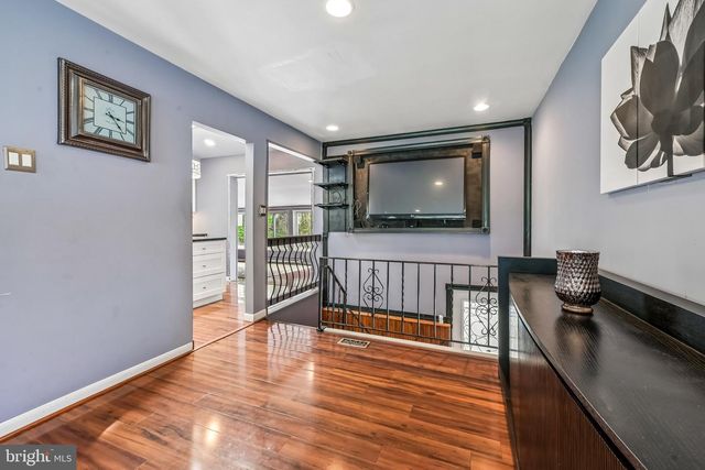 19 BARCLAY DRIVE, Turnersville, NJ 08012