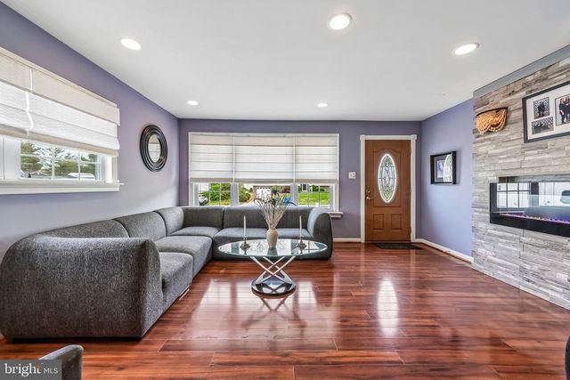 19 BARCLAY DRIVE, Turnersville, NJ 08012