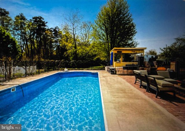 19 BARCLAY DRIVE, Turnersville, NJ 08012