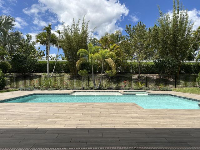 9268 Crestview Circle, Palm Beach Gardens, FL 33412