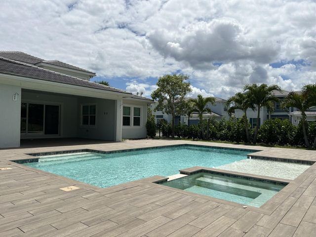 9268 Crestview Circle, Palm Beach Gardens, FL 33412