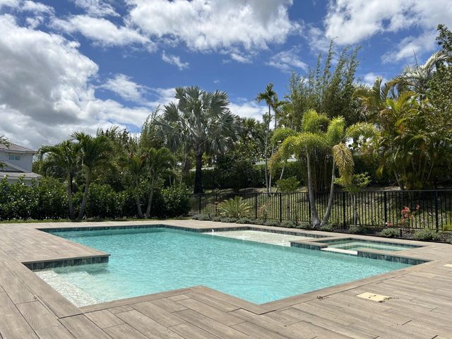 9268 Crestview Circle, Palm Beach Gardens, FL 33412