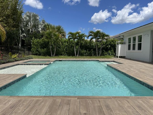 9268 Crestview Circle, Palm Beach Gardens, FL 33412