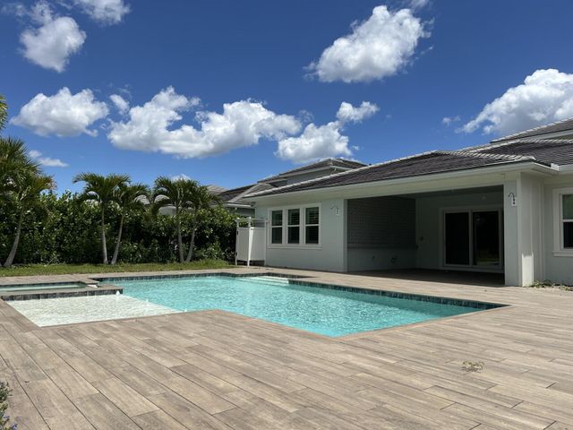 9268 Crestview Circle, Palm Beach Gardens, FL 33412