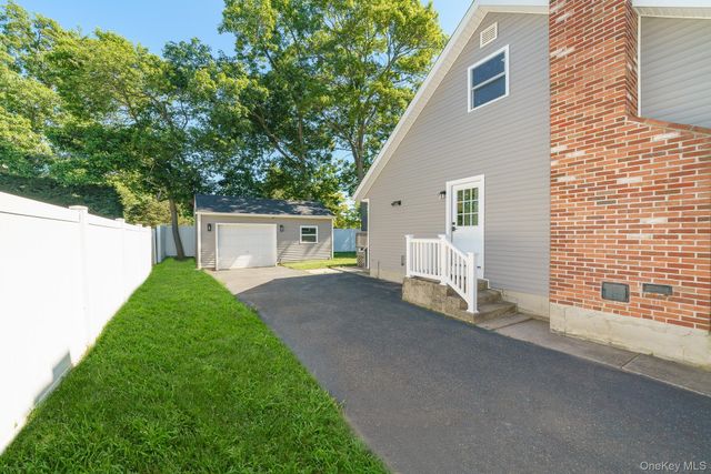 925 Liberty Street, Bohemia, NY 11716