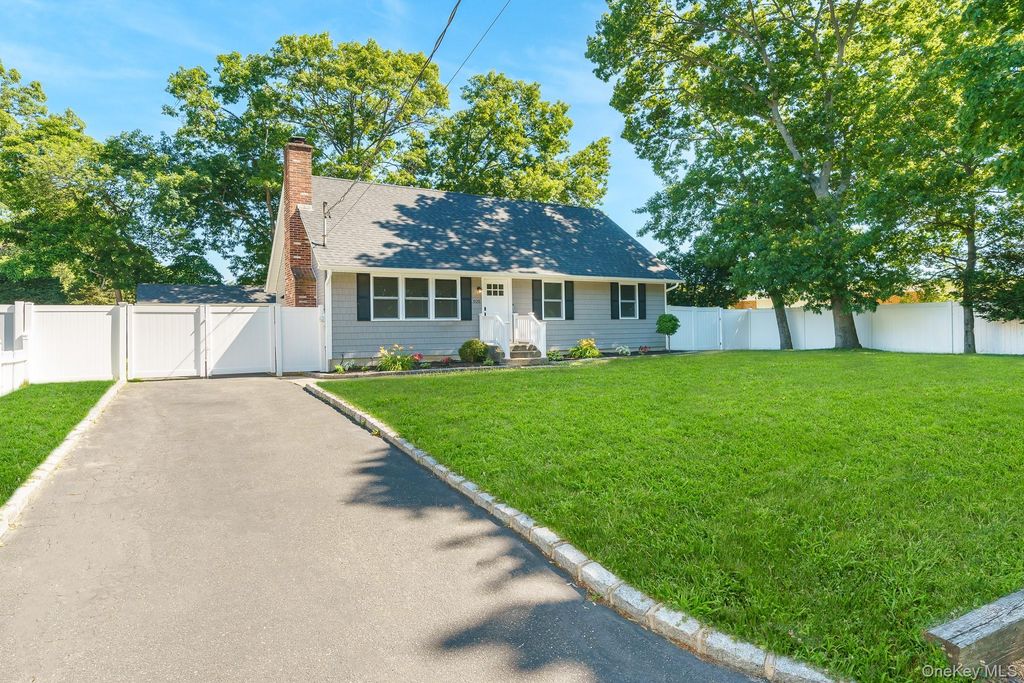 925 Liberty Street, Bohemia, NY 11716