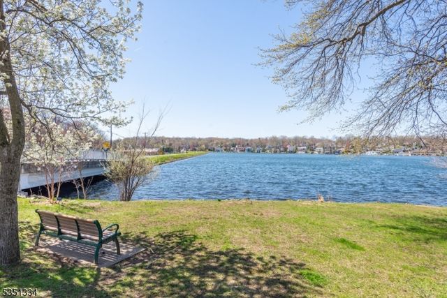 53 Laurel Dr, Wayne Twp., NJ 07470