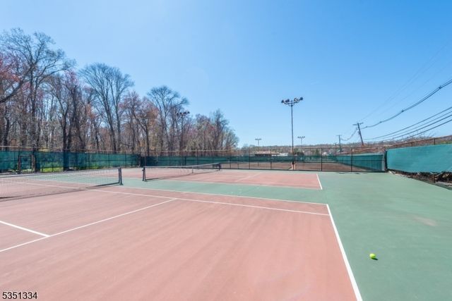 53 Laurel Dr, Wayne Twp., NJ 07470