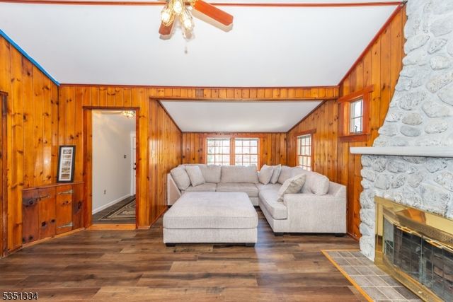 53 Laurel Dr, Wayne Twp., NJ 07470