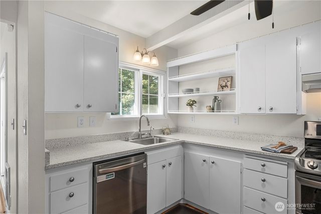 21239 14th Avenue S, Des Moines, WA 98198