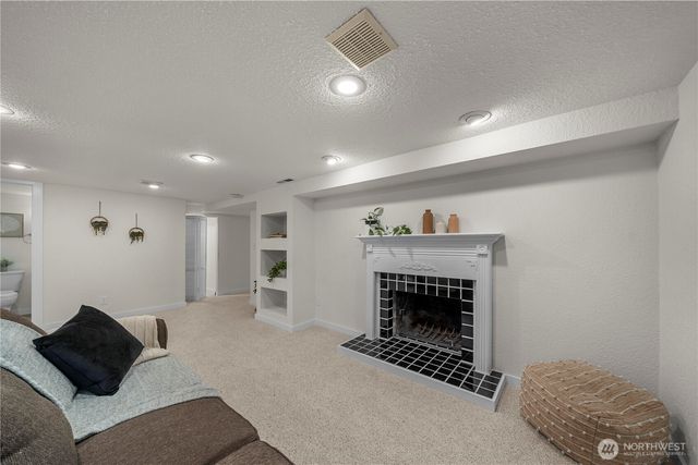 21239 14th Avenue S, Des Moines, WA 98198