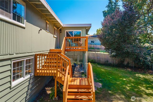 21239 14th Avenue S, Des Moines, WA 98198
