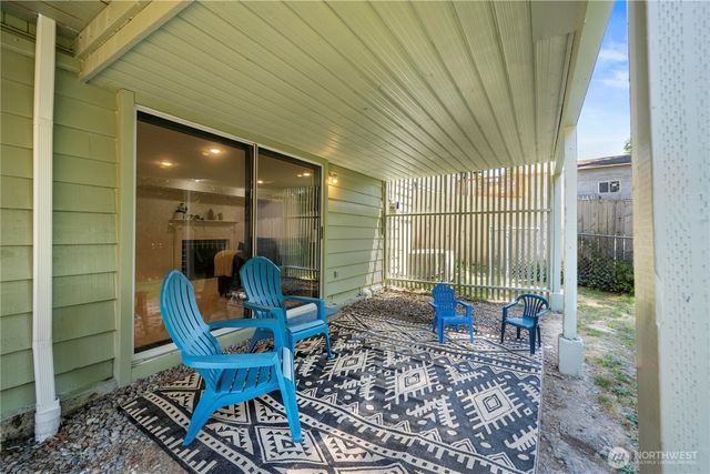 21239 14th Avenue S, Des Moines, WA 98198