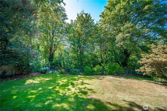21239 14th Avenue S, Des Moines, WA 98198