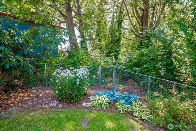 21239 14th Avenue S, Des Moines, WA 98198