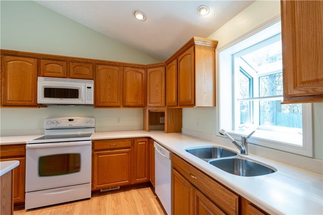 1123 Lake Park Lane, Webster, NY 14580
