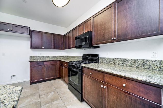 2444 Chardonnay Place, Hanford, CA 93230
