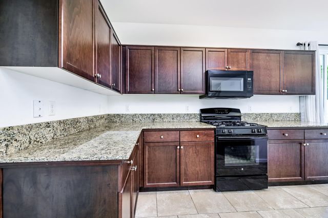2444 Chardonnay Place, Hanford, CA 93230