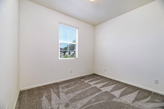 2444 Chardonnay Place, Hanford, CA 93230