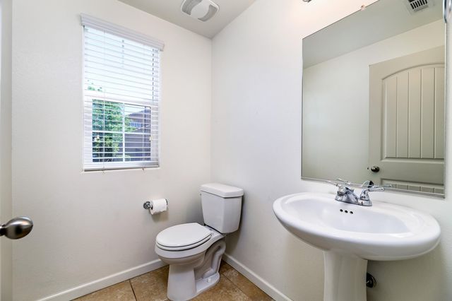 2444 Chardonnay Place, Hanford, CA 93230