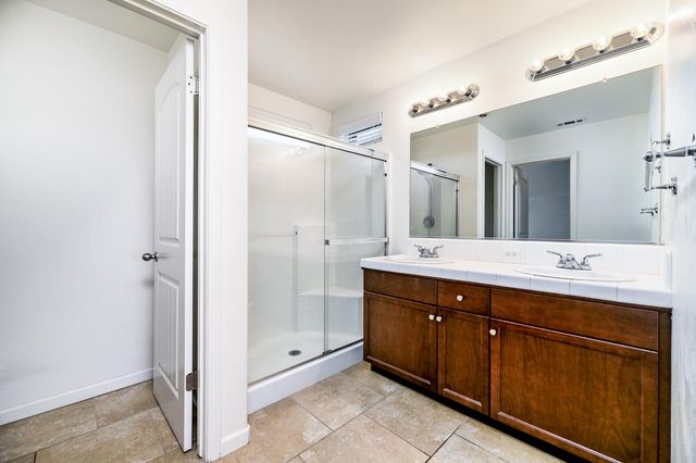 2444 Chardonnay Place, Hanford, CA 93230