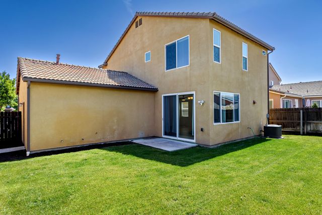 2444 Chardonnay Place, Hanford, CA 93230