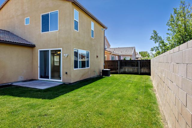 2444 Chardonnay Place, Hanford, CA 93230