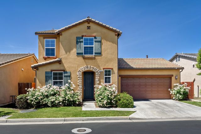 2444 Chardonnay Place, Hanford, CA 93230
