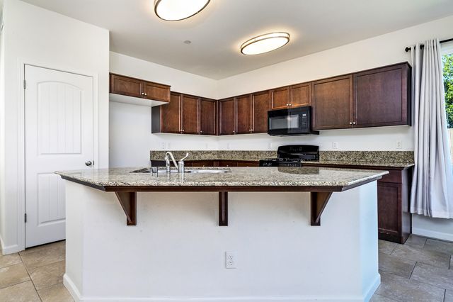 2444 Chardonnay Place, Hanford, CA 93230