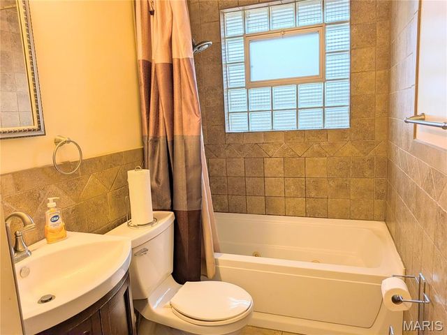 1060 Aubuchon Street, Florissant, MO 63031