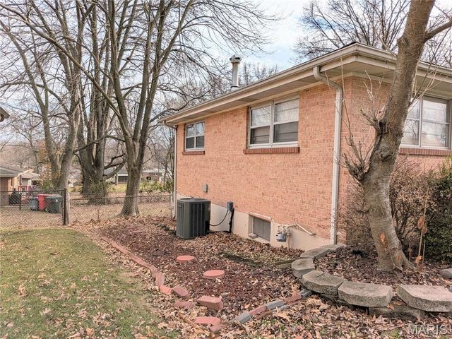 1060 Aubuchon Street, Florissant, MO 63031