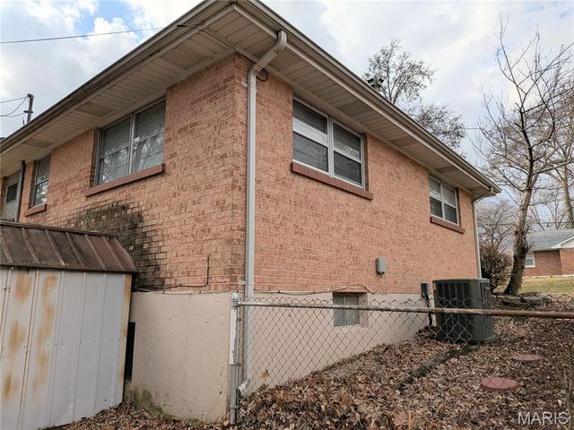 1060 Aubuchon Street, Florissant, MO 63031