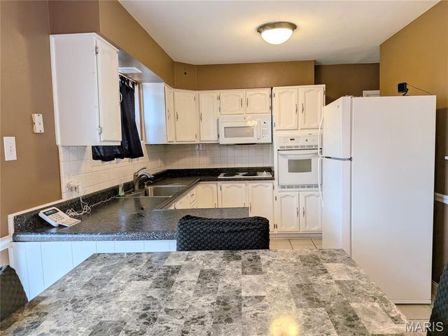 1060 Aubuchon Street, Florissant, MO 63031