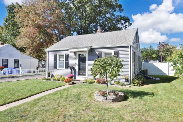 30 Spaulding Circle, East Hartford, CT 06118