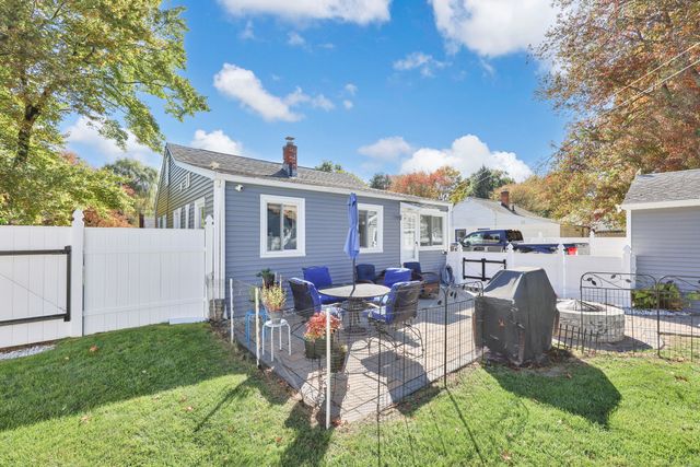 30 Spaulding Circle, East Hartford, CT 06118