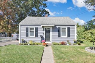 30 Spaulding Circle, East Hartford, CT 06118