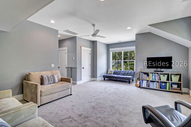 24 Scarborough Head Rd, Hilton Head Island, SC 29928