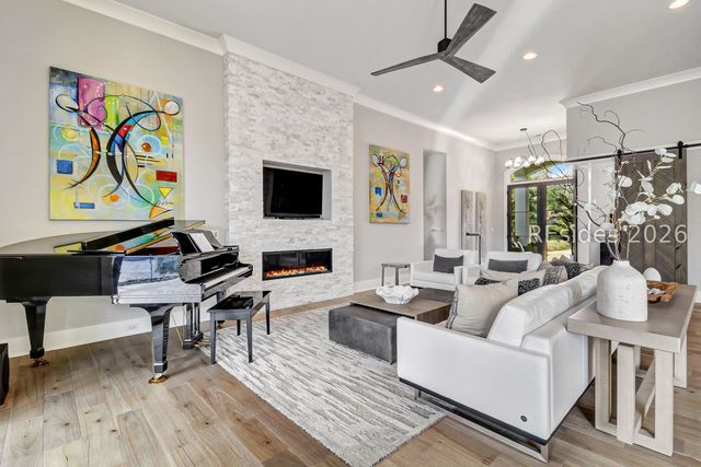 24 Scarborough Head Rd, Hilton Head Island, SC 29928