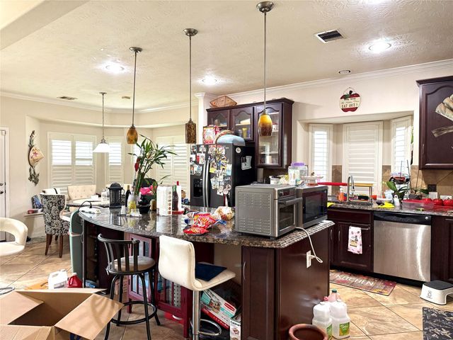 815 Arlington Pointe Drive, League City, TX 77573