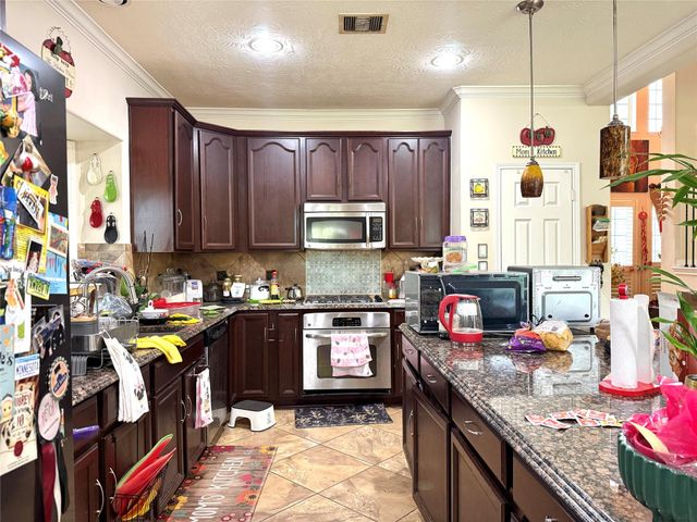 815 Arlington Pointe Drive, League City, TX 77573
