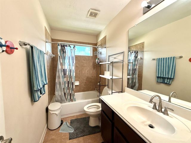 815 Arlington Pointe Drive, League City, TX 77573