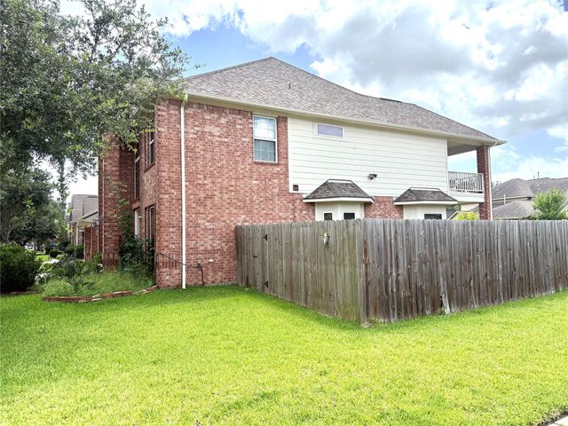 815 Arlington Pointe Drive, League City, TX 77573