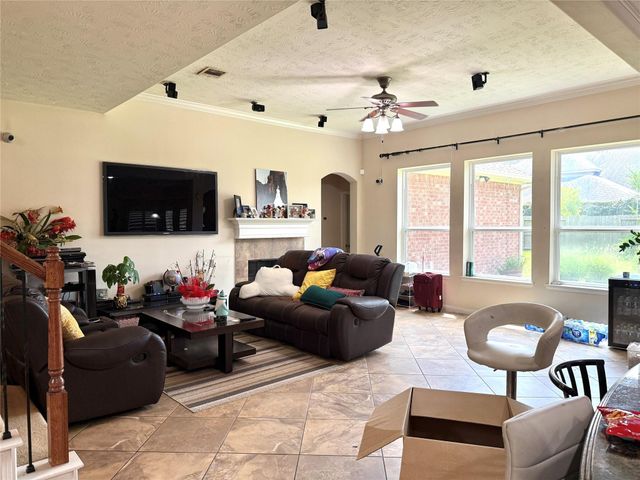 815 Arlington Pointe Drive, League City, TX 77573