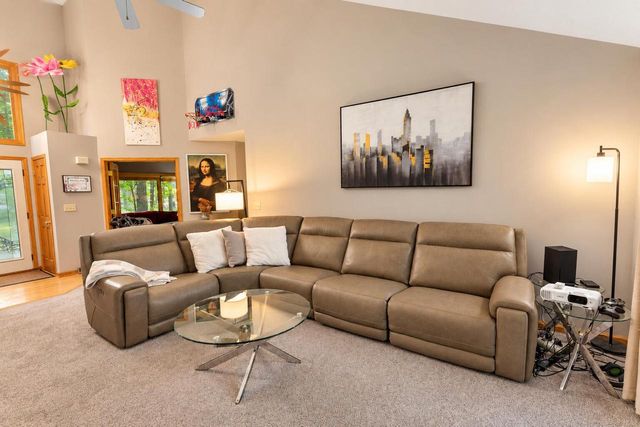 11920 W Whitaker AVENUE, Greenfield, WI 53228