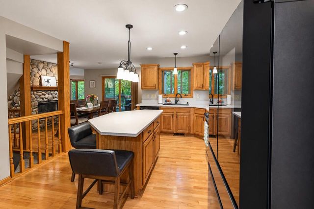 11920 W Whitaker AVENUE, Greenfield, WI 53228